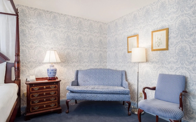 The Farmington Inn & Suites