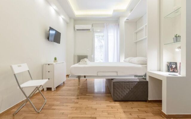 Cozy Flat with Terrace & Patio, next to Lycabettus