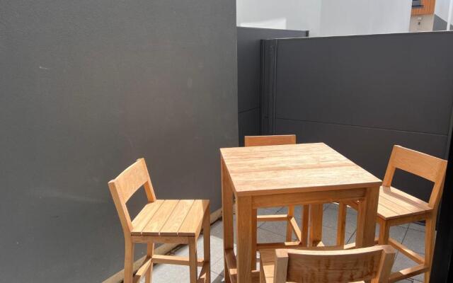 Stylish 2 bedrooms townhouse in Central