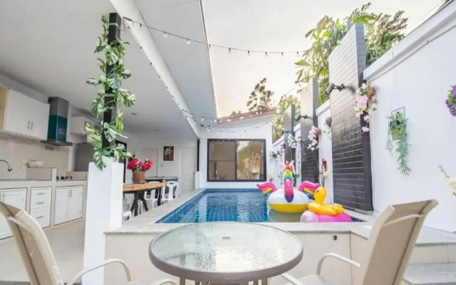 Hunter Hide Pool Villa