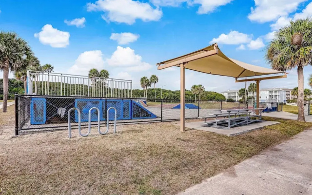 Luxury Private Beachfront Condo w/ Parking Garage & Stunning Views