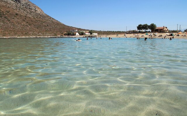 Gorgeous Villa with Garden - Stavros Beach