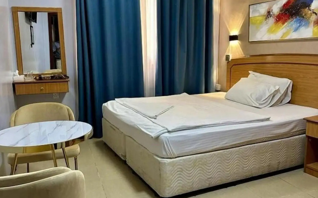 Maaeen Hotel