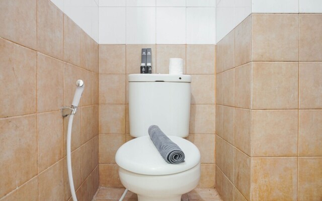 Cozy Living 2Br Green Pramuka City Apartment Next To Mall