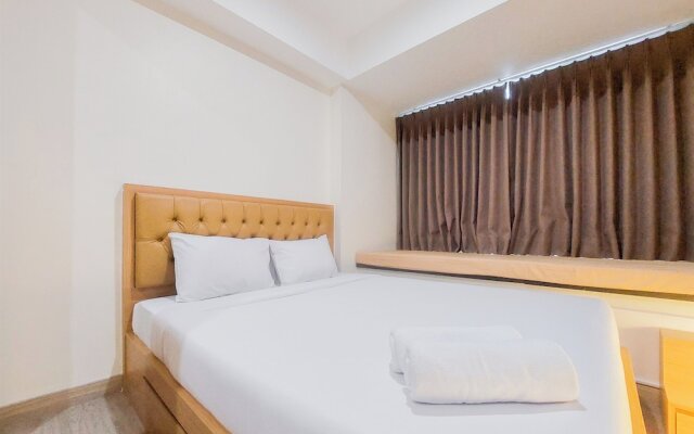 Homey And Cozy Living Studio At Collins Boulevard Apartment