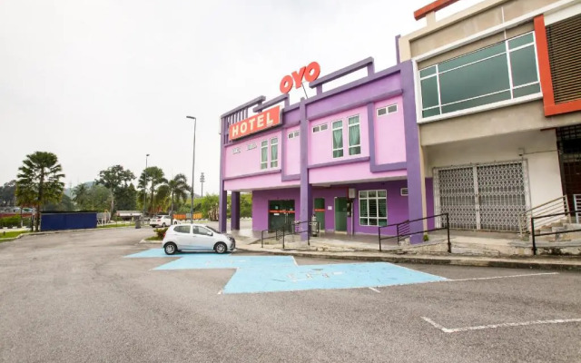 OYO 89677 Sunflower Hotel