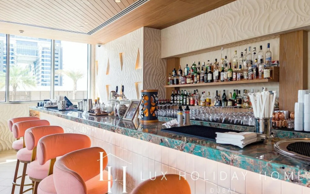 LUX Iconic Views at The Palm Tower 5