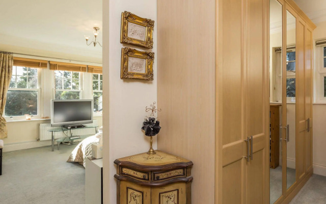 Quay Holidays - Canford Cliffs