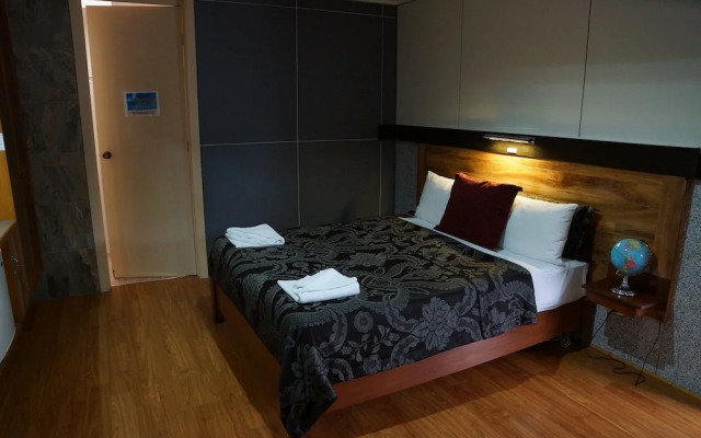 Golden Leaf Motor Inn