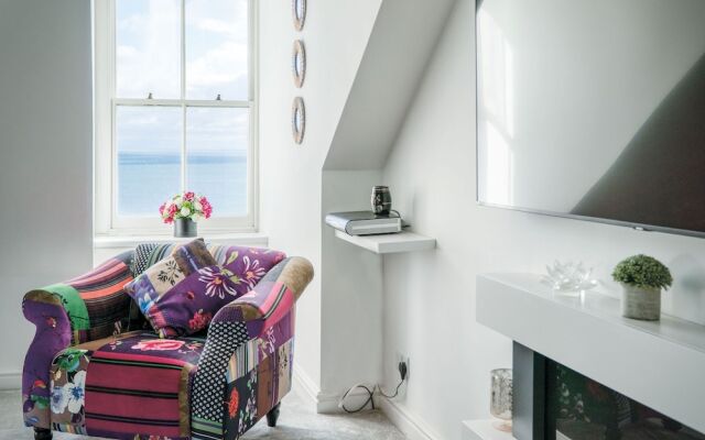 The Penthouse - Luxury 1 Bed - Panorama - Tenby