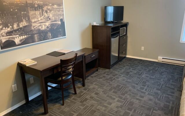 TaLLboys Grill & Pub Motel