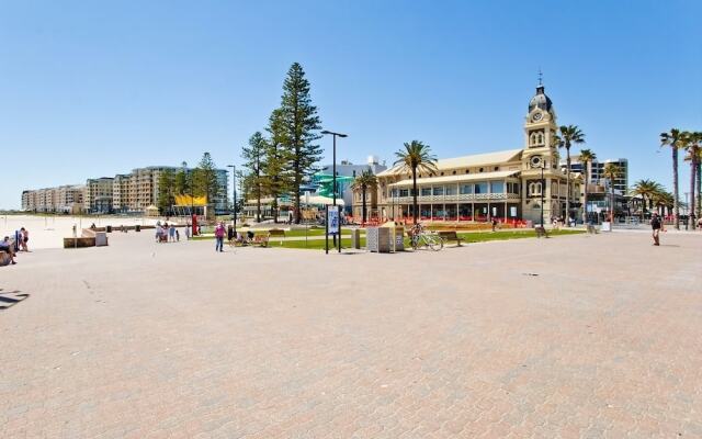 Aqua Waves Glenelg Central Studio Apt