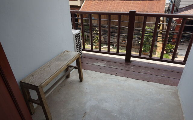 Sri Chiangkhan Hotel