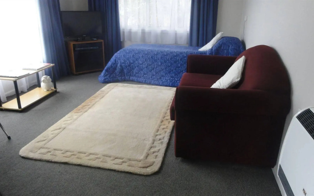 Admiral Motel