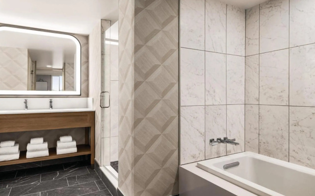 Crowne Plaza Louisville Airport Expo Ctr by IHG