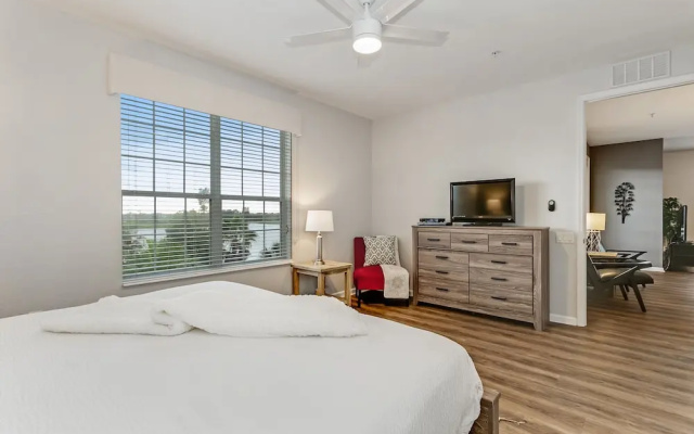 Spring Lakeview 3 Bedroom Condo by RedAwning