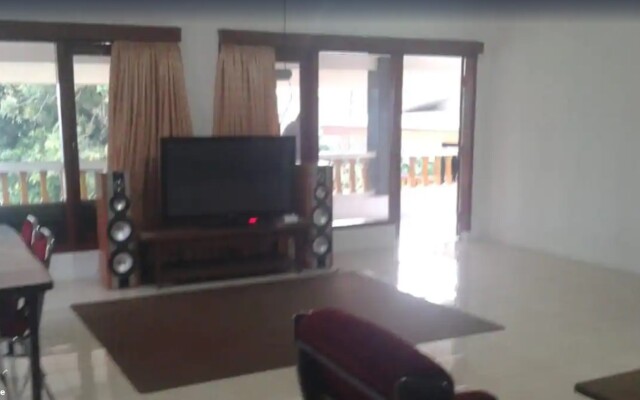 Puncak Camp Hills