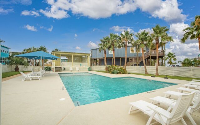 La Sirena - Overlooking Nature Preserve