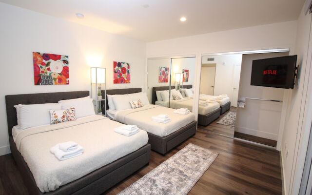 LA Luxury Suites Parking 2 BD 2 BA