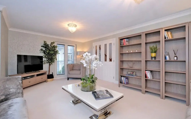 Bright Family Townhouse With Stunning Views Over Royal Deeside
