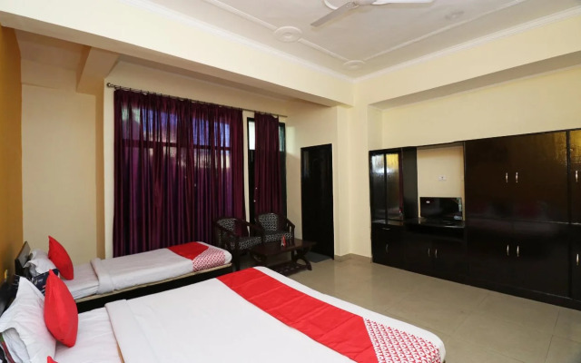 Oyo 19848 Hotel Saraswati Palace