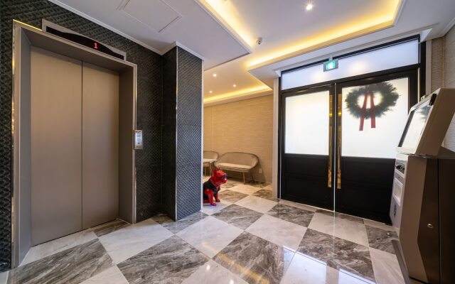 Suwon City Hall Station Hotel Azit