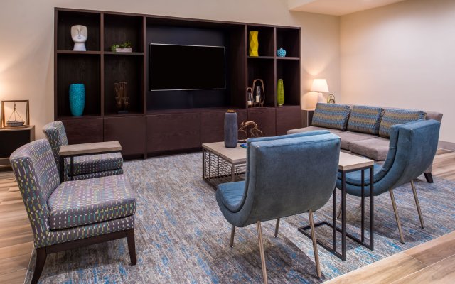 Holiday Inn & Suites Dallas-Addison, an IHG Hotel