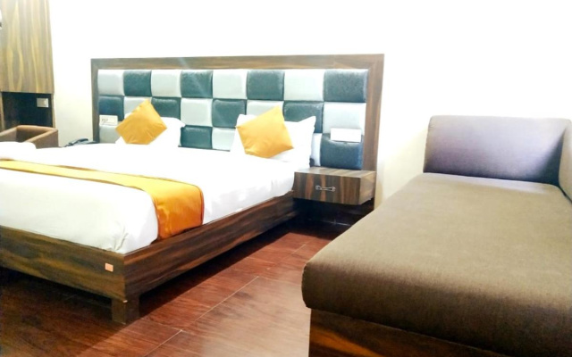 OYO 10318 Hotel Sukhman Residency