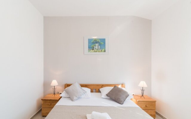 Beautiful Villa in Privlaka With Heated Swimming Pool