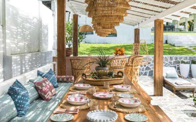 Breathtaking Villa In 02 Acres Of Tropical Walled-in Gardens