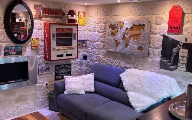 Chambre d h¿tes ind¿ndante Jacuzzi Cave Bar SUITE 785