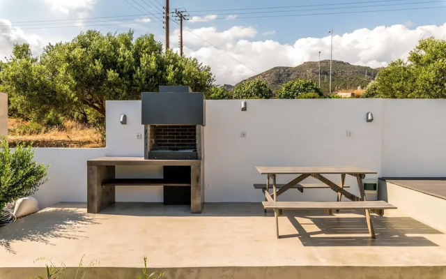 Nama Luxury Villa 250m From the sea Makry Gialos