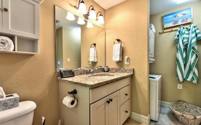 Le Monaco - Romantic 1 BR Condo Steps from 5th Ave S. Chic Coastal Retreat with King Bed and Beach Access. Perfect Location for Couples Near Dining, Shopping, and Naples Beach