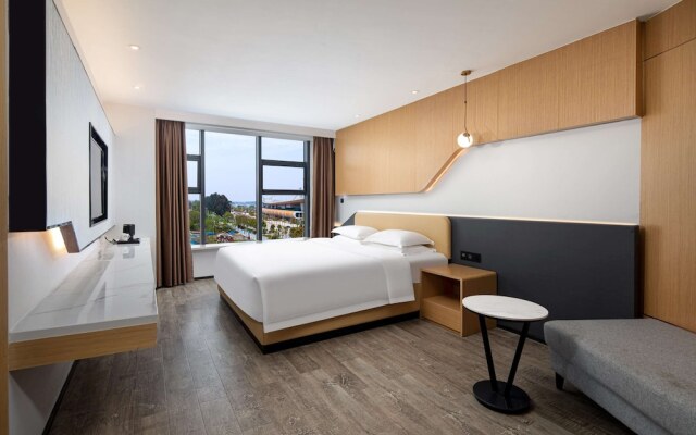 Microtel by Wyndham Miluo Downtown Hotel