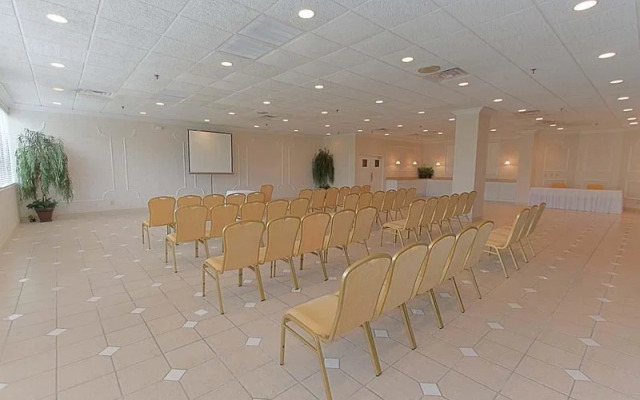 DoubleTree by Hilton Clarksville Riverview
