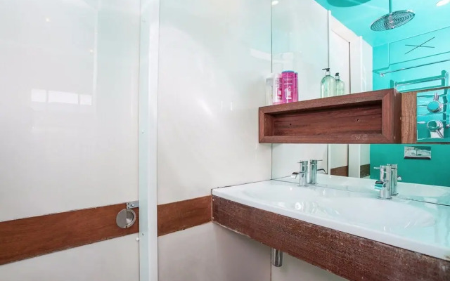 Spacious 2 Bedroom House With Garden