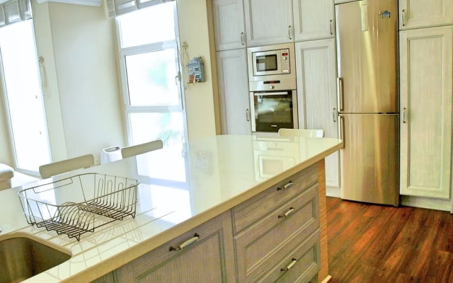 Flatguest Seaside Beauty