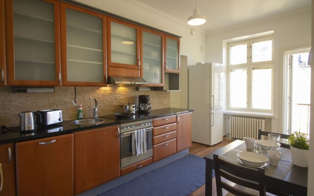 2ndhomes Stunning Top Floor Residence with 2BR & Sauna