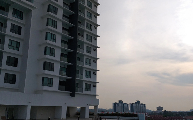 Raffles Suites Homestay