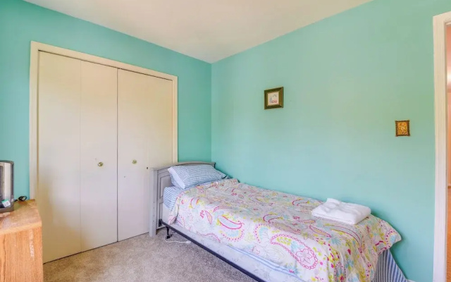 Close to Hospital & Dulles: Herndon Townhome