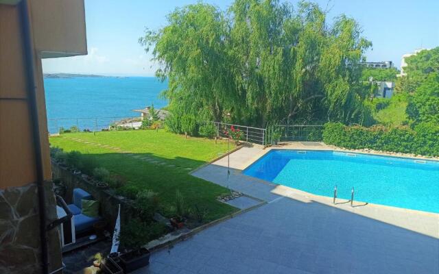 Paradise cove Apartment 3