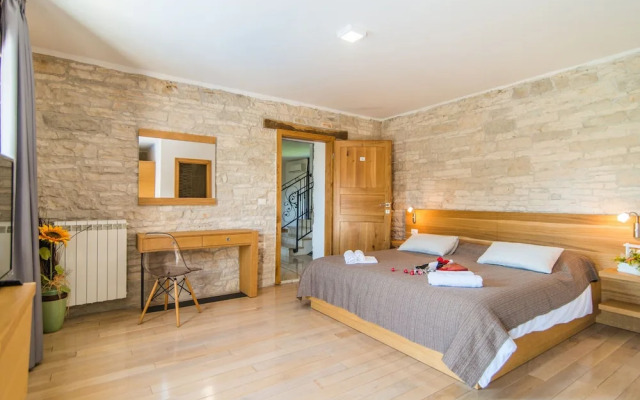 Stunning Villa in Kringa With Swimming Pool