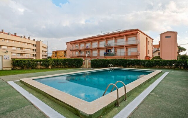 Picturesque Holiday Home in L'estartit With Swimming Pool