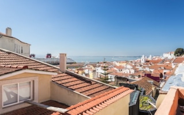 Romantic Rooftop 1BR in Alfama - Gonzalo's Guest