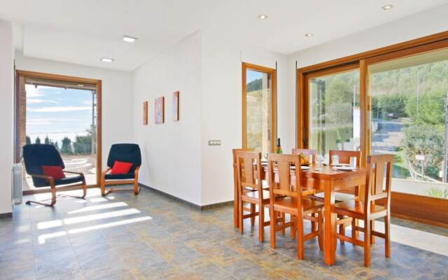 Villa - 4 Bedrooms with Pool, WiFi and Sea views - 104976