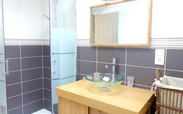 House With 3 Bedrooms in Saint-germain-du-salembre, With Pool Access,