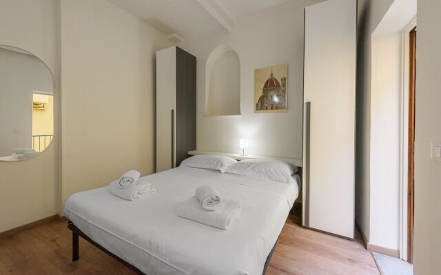 Uffizi 3 bedrooms by Mmega