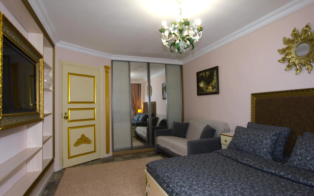 The apartment is available on 3rd Frunzenskaya