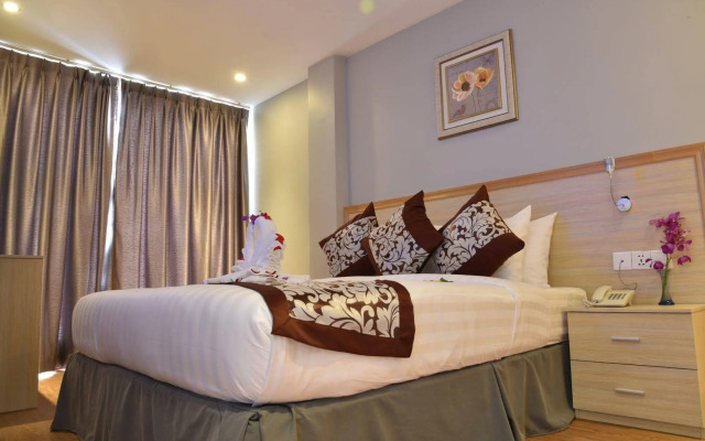 Paragon Central Hotel & Sky Bar