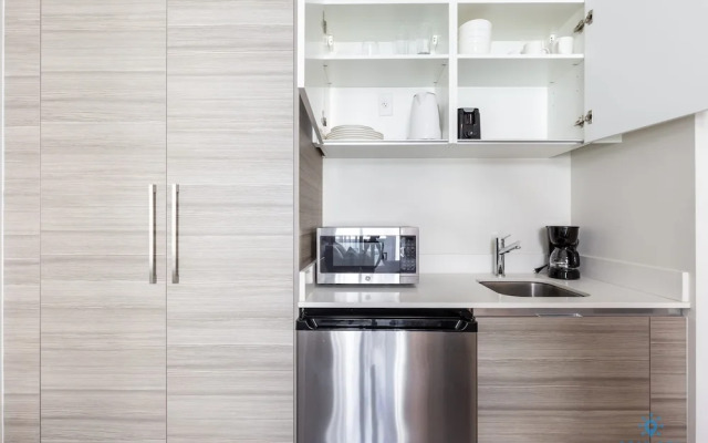 Hollywood Beach Modern Studio Rooftop Pool